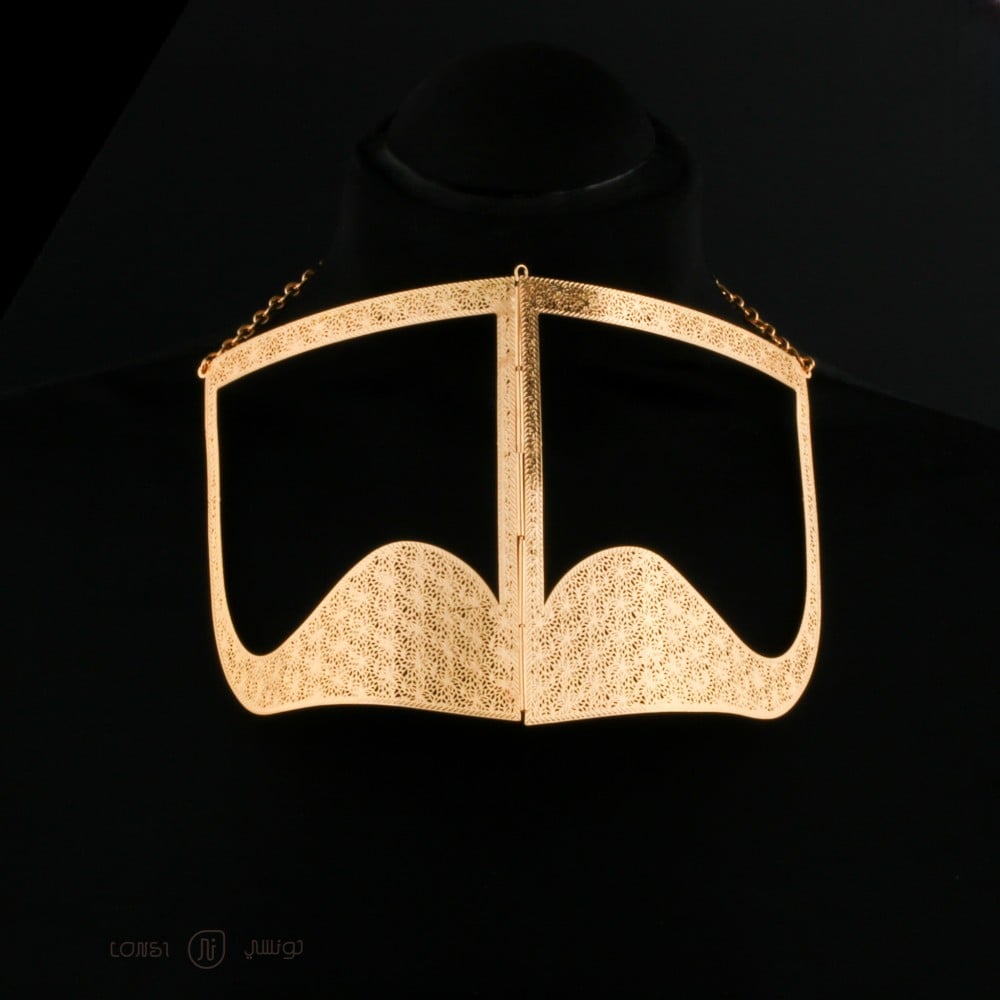 برقع فخم مطلي بالذهب