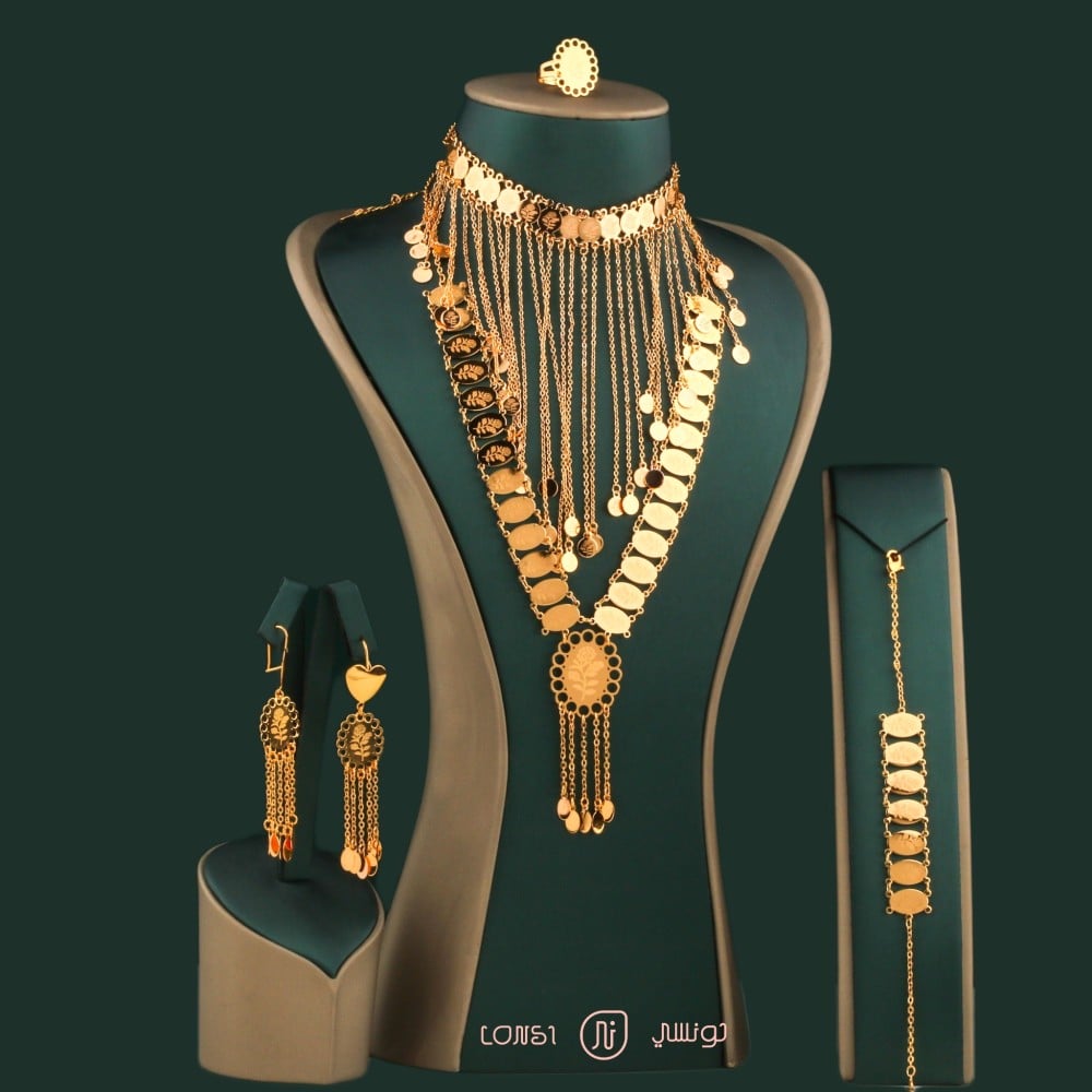 كولكشن كبير مطلي بالذهب