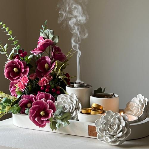 مجموعه مزينه بـ زهور الفوشيا