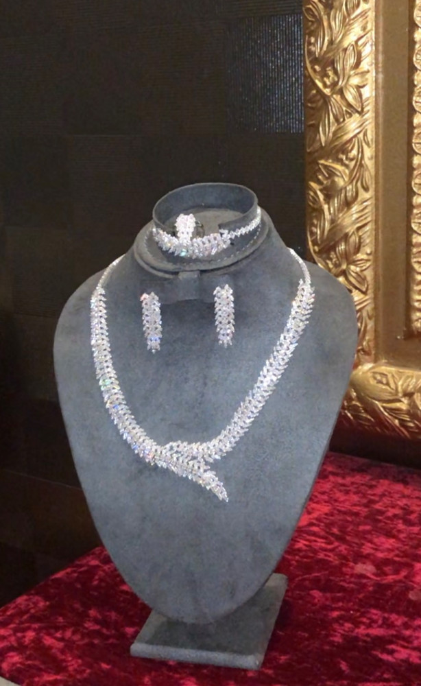 Uncut diamond online necklace sets joyalukkas