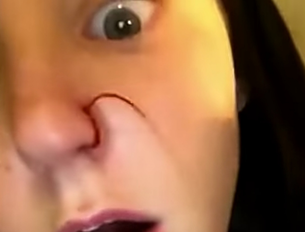 من يجب أن يقوم بثقب أنفك؟