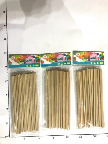 أعواد خشبية