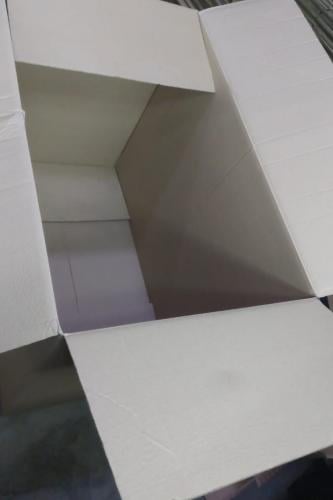 كرتون فارغ المقاس (الطول ٩٩ سم   العرض ٦٠ سم  الارتفاع ٨٠ سم)