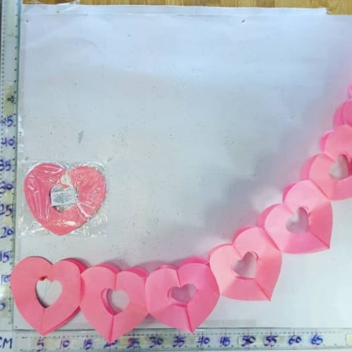 زينة ورقية قلوب