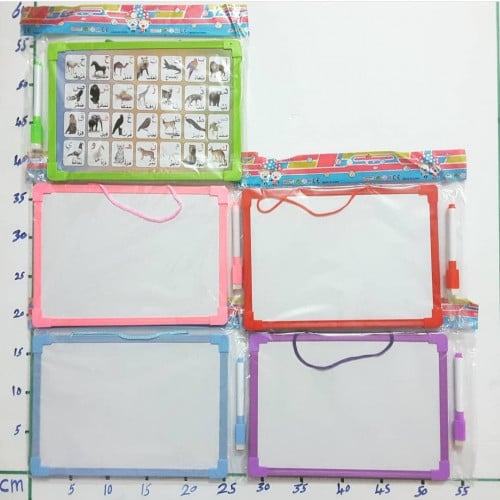 سبورة مع قلم بمساحة