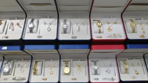 أطقم ساعات فاخرة نسائية