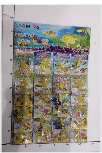 تكبر في الماء حشرات لون أصفر