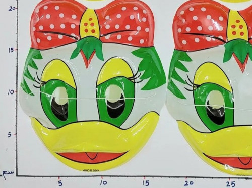 قناع وجه بلاستيك بطوطة