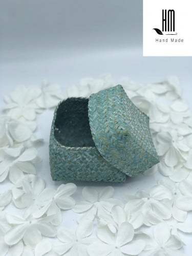 صندوق صغير من الخوص الطبيعي (10 سم)