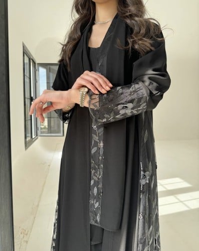 عباية زاهيه