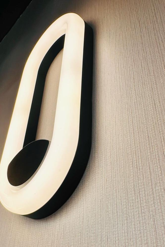 ابليك جداري خارجي LED أسود بإضاءة صفراء المنيوم   AL-412