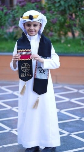 وشاح التأسيس متوفر للكبار/والصغار
