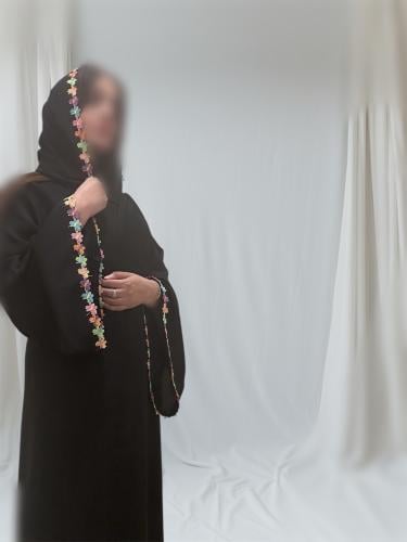 عباية فراشات الورد