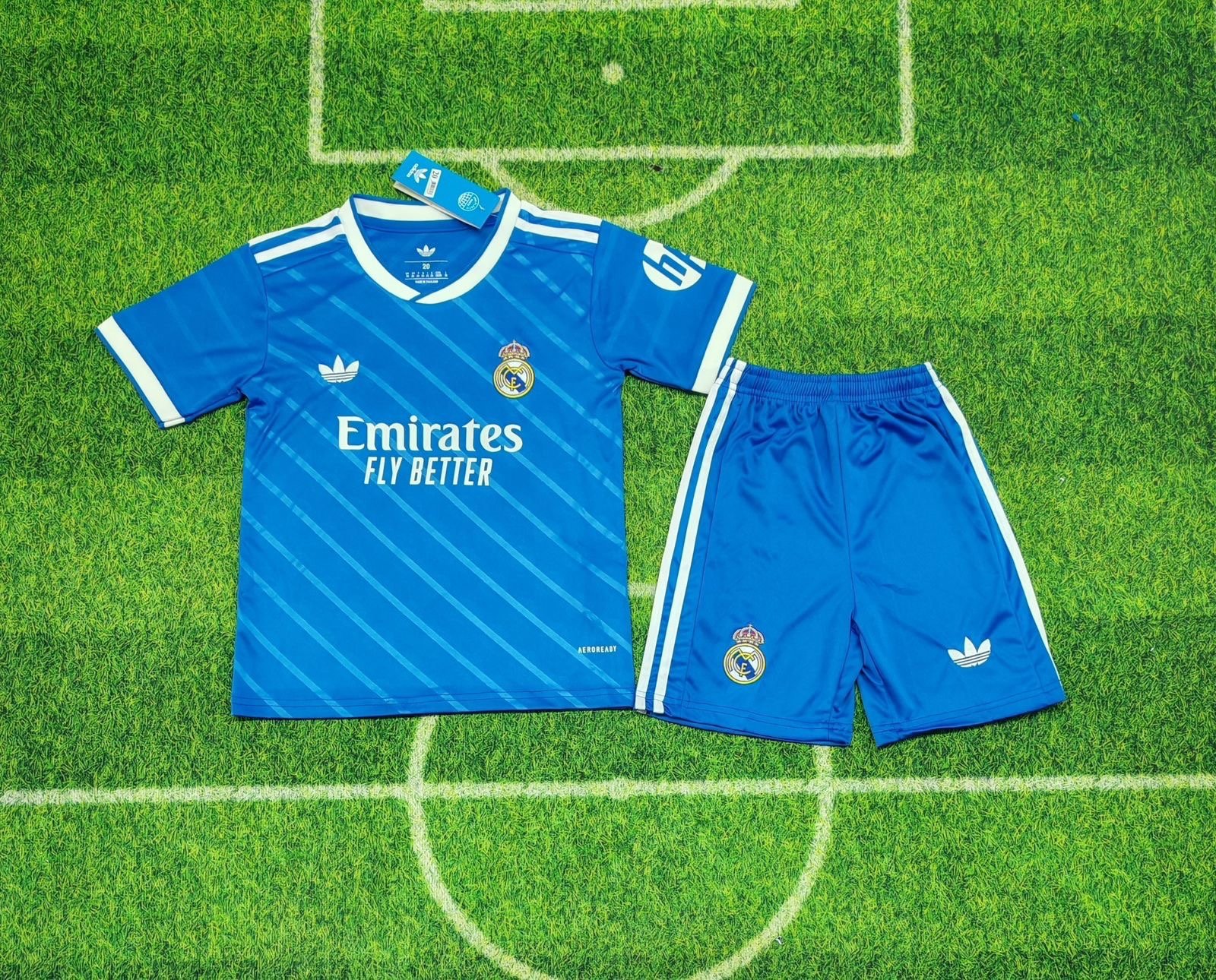 طقم ريال مدريد 2025-2026 فئه اطفال