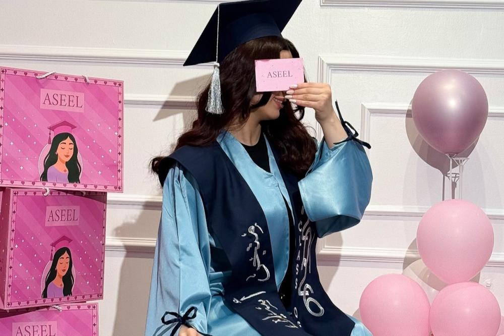 دليلكِ لاختيار عباية التخرج المثالية: أناقة، فخامة، وتفرد من أسيل