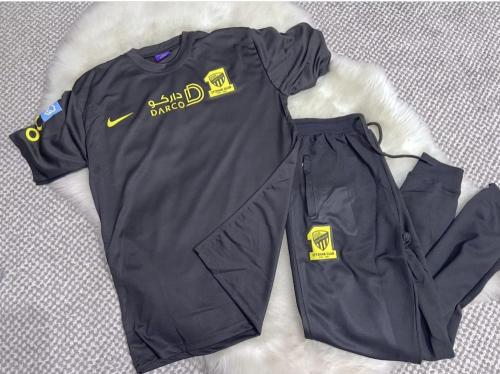 طقم الاتحاد الاسود مع بنطلون اسود