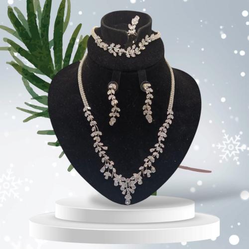 طقم قيراط شكل كبير وجذاب جموعة مجوهرات عصرية / سلس...