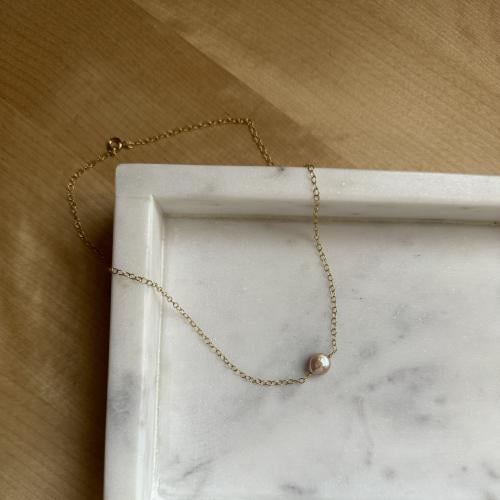 Rose pearl necklace
