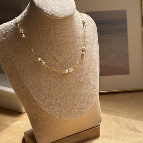 Pearl & gold bead necklace