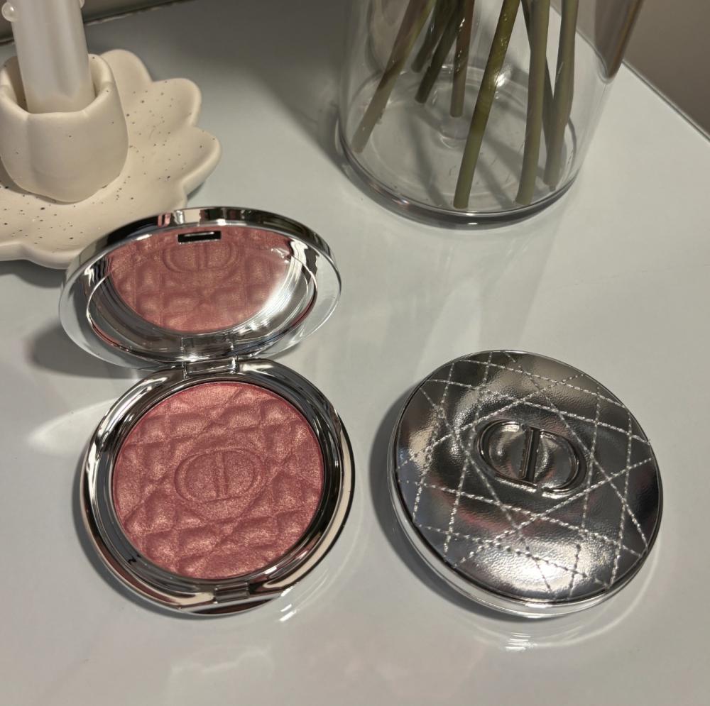 ディオール限定サマーデューンミネラルヌードルミナイザー　002 ピーチデューン Dior Summer Dune Dior Peach Dune ディオールスキン ミネラル ヌード