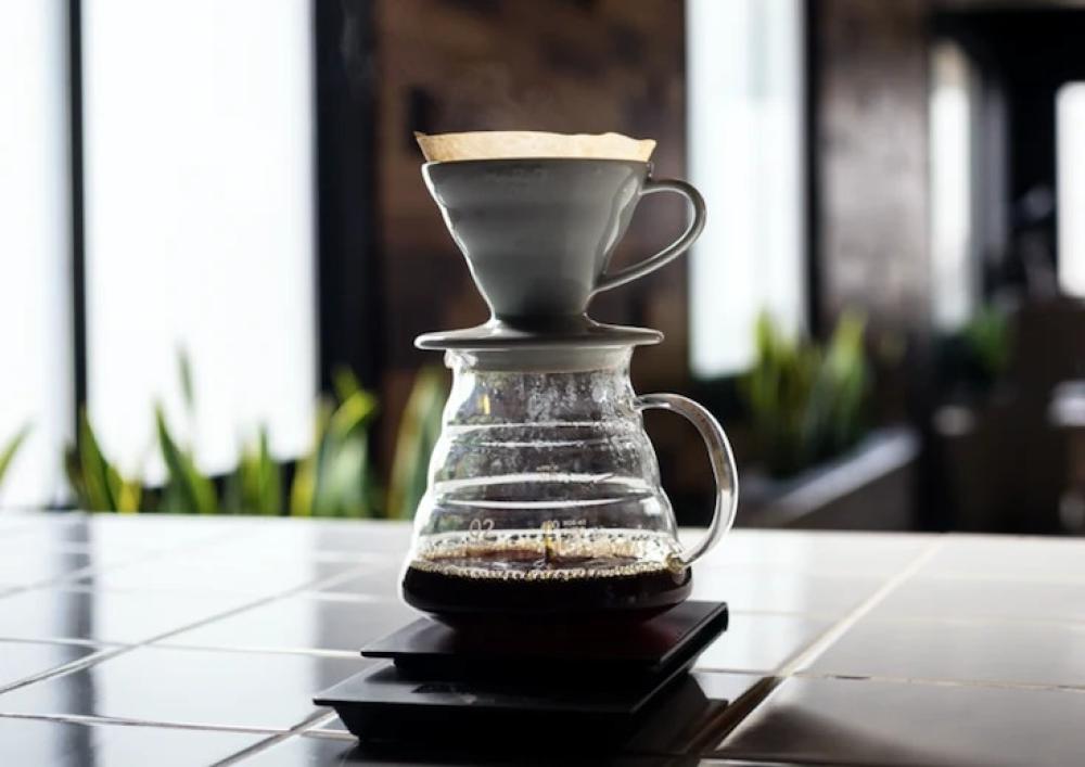 طريقة V60 لصنع قهوة مقطرة احترافية في المنزل بخطوات بسيطة وواضحة