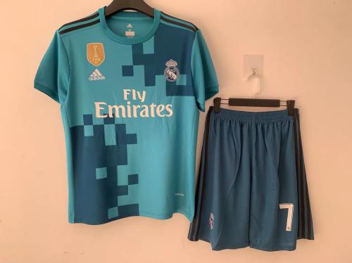طقم ريال مدريد كلاسيك
