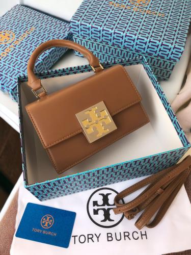 شنطة نسائية من Tory burch