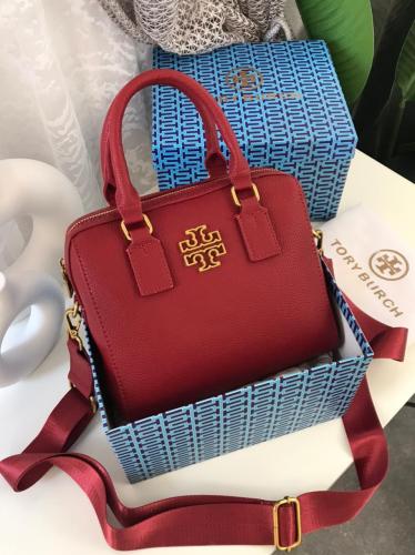 شنطة نسائية من Tory burch