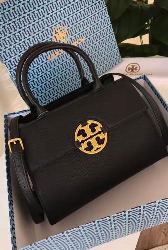 شنطة نسائية من Tory burch