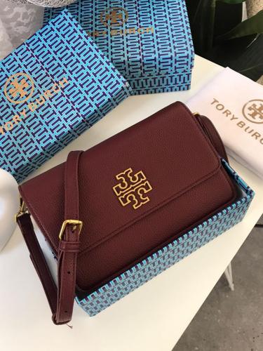 شنطة نسائية من Tory burch