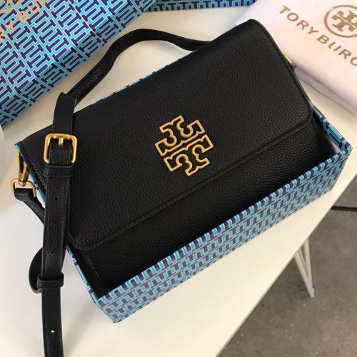 شنطة نسائية من Tory burch