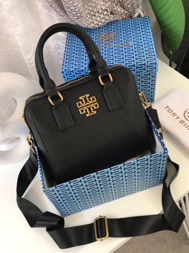 شنطة نسائية من Tory burch