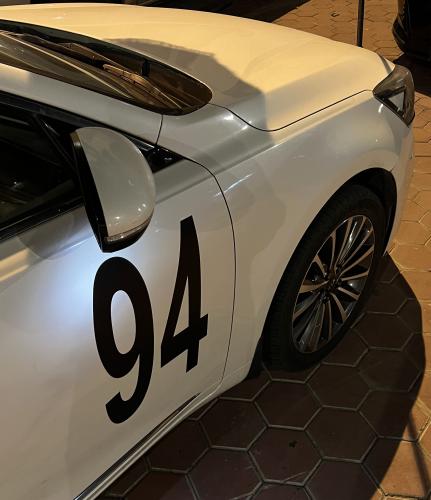 استكر 94 لون ابيض