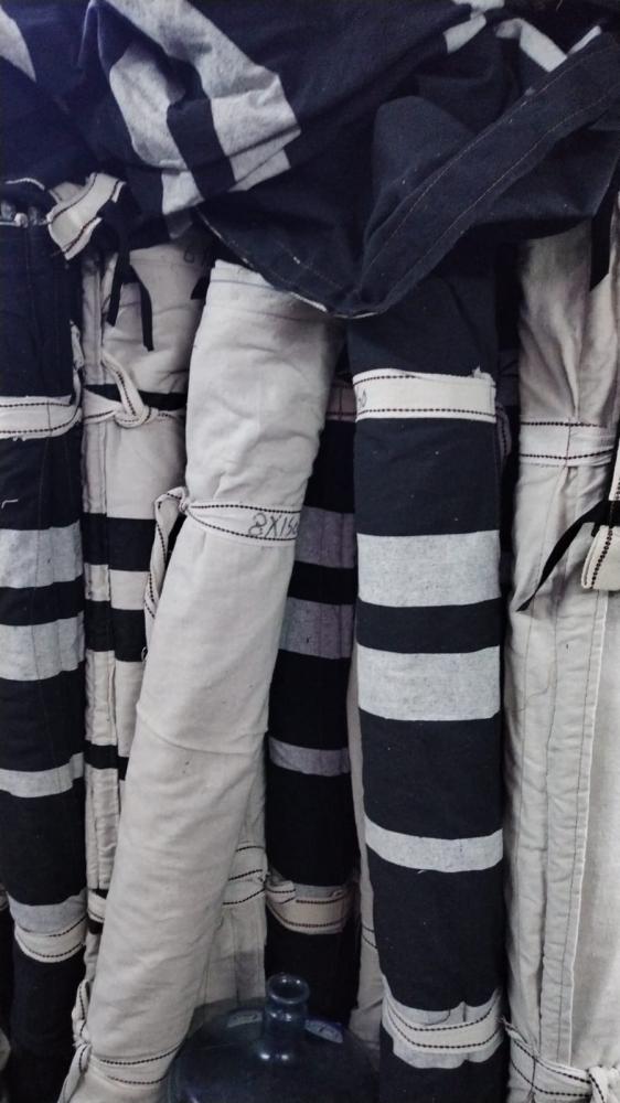 رواق  اسود مخطط  باحجام مختلفه