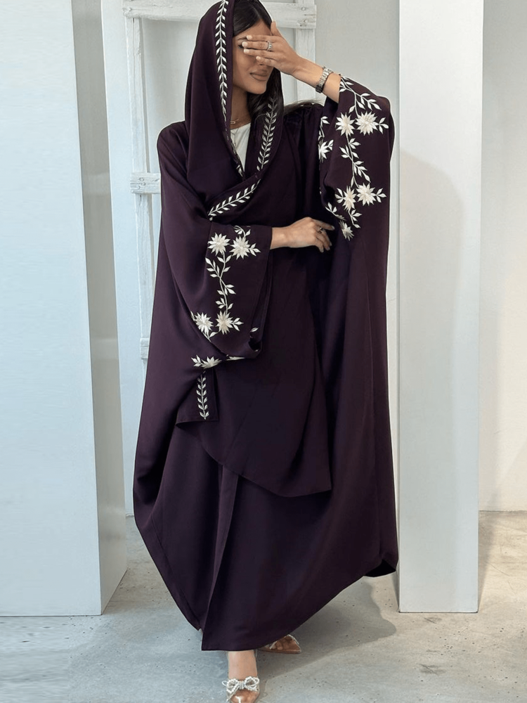 عباية بنفسجية غامقة مع وشاح رأس