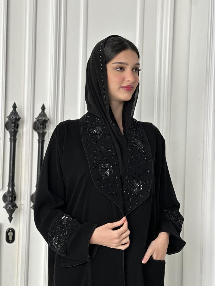 عباية سوداء سيراميك