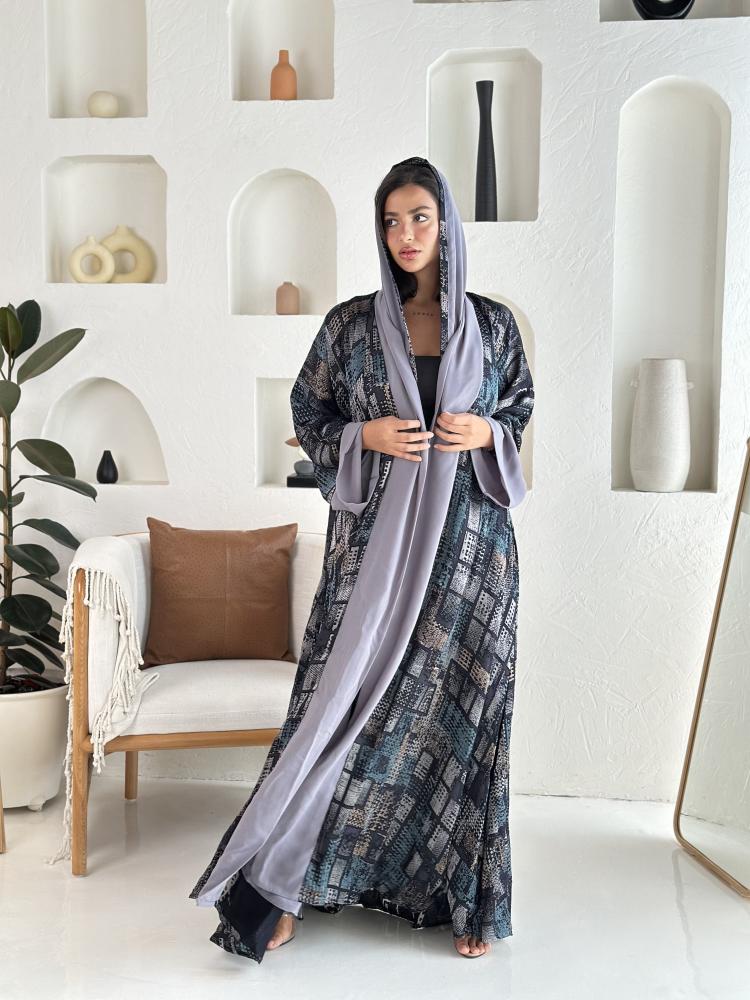 عباية شيفون مبطن رمادي فاتح بنقشة