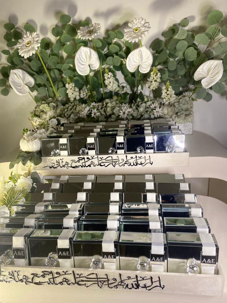 Product Background-صينيه علب كريستال مربع ٣٠ حبه