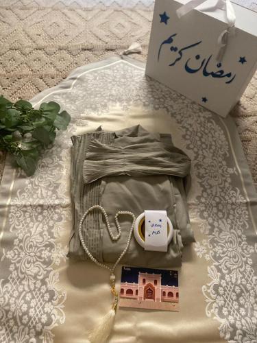 بوكس رمضان اطقم صلاة لون رصاصي
