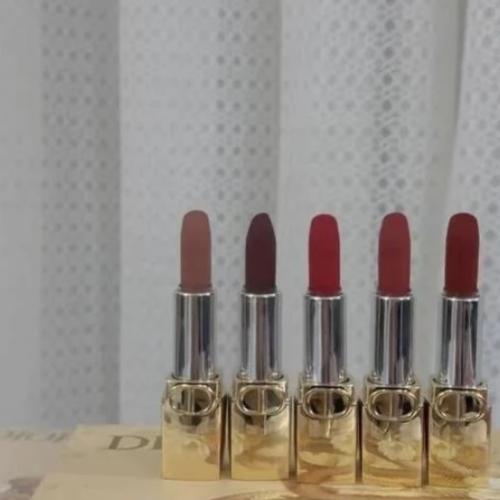 مجموعة ارواج Dior مع الملحقات