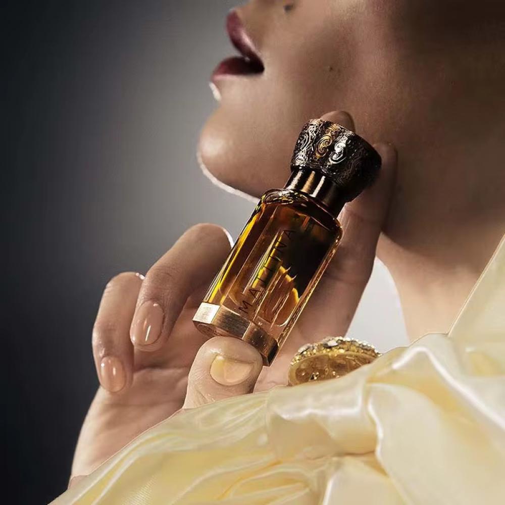 الزيوت الأساسية لدعم صحة المرأة