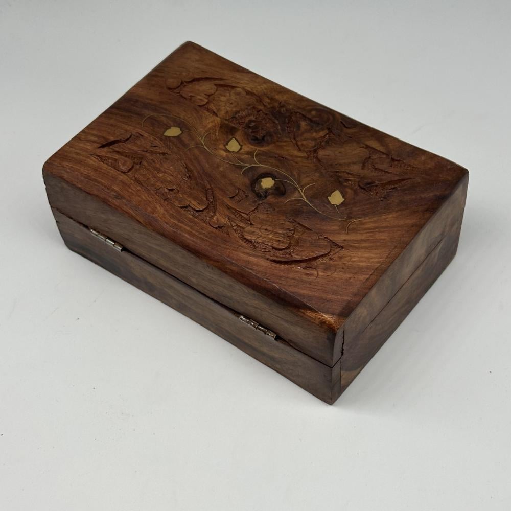 صندوق خشبي يدوي مطعّم نحاس