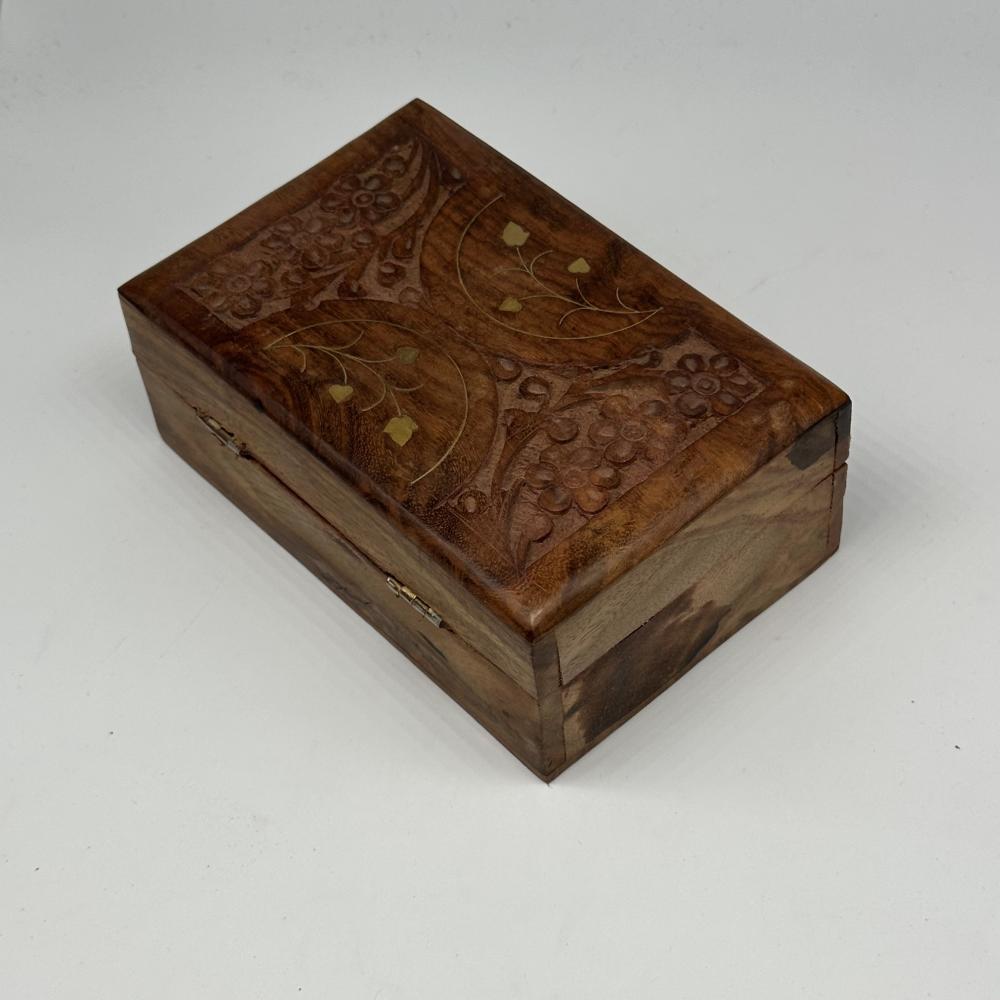 صندوق خشبي يدوي مطعّم نحاس