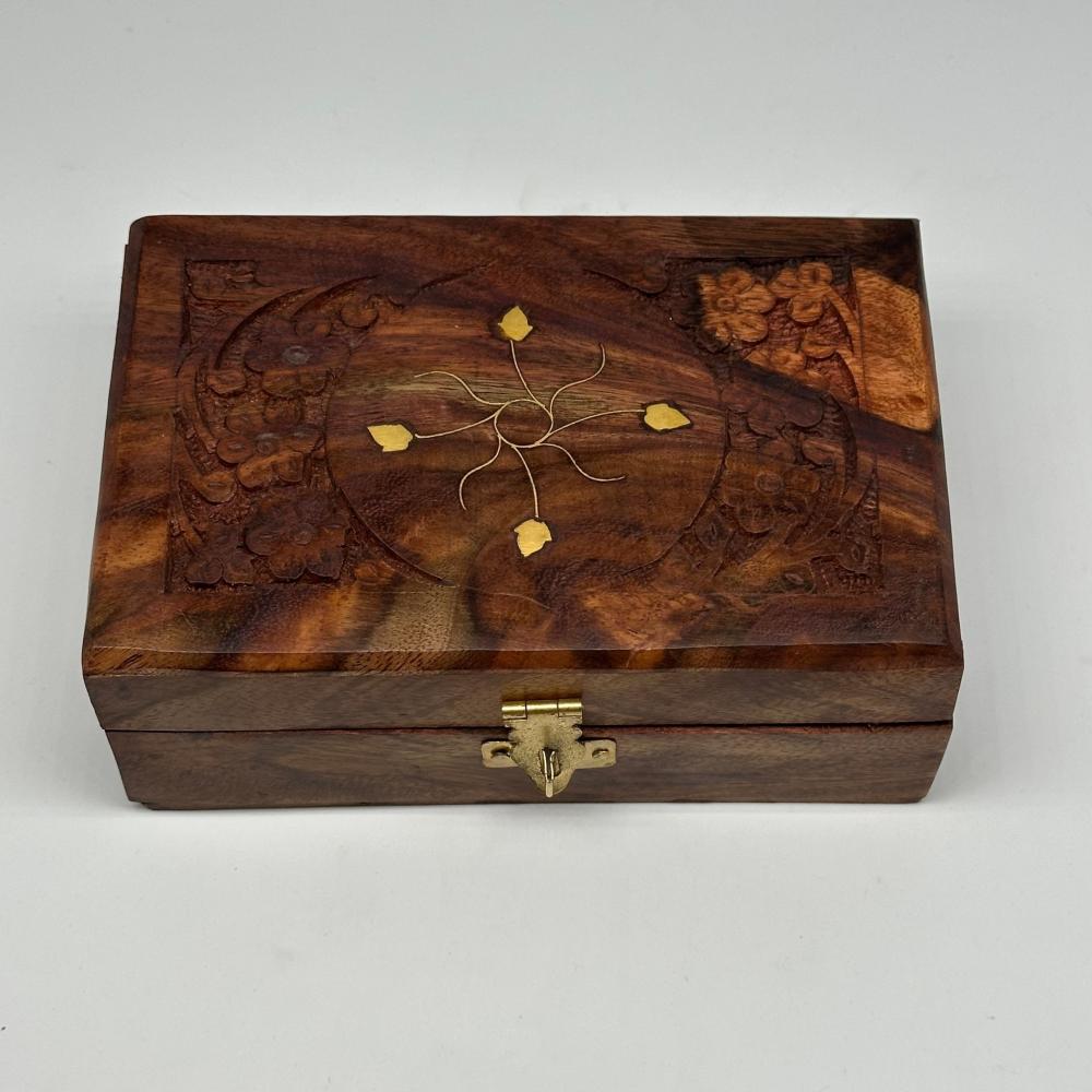 صندوق خشبي يدوي مطعّم نحاس