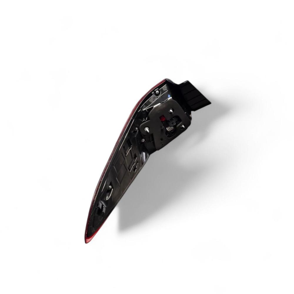 اسطب خلفي ركن يمين (ديبو)  يارس 2018 _ 2022