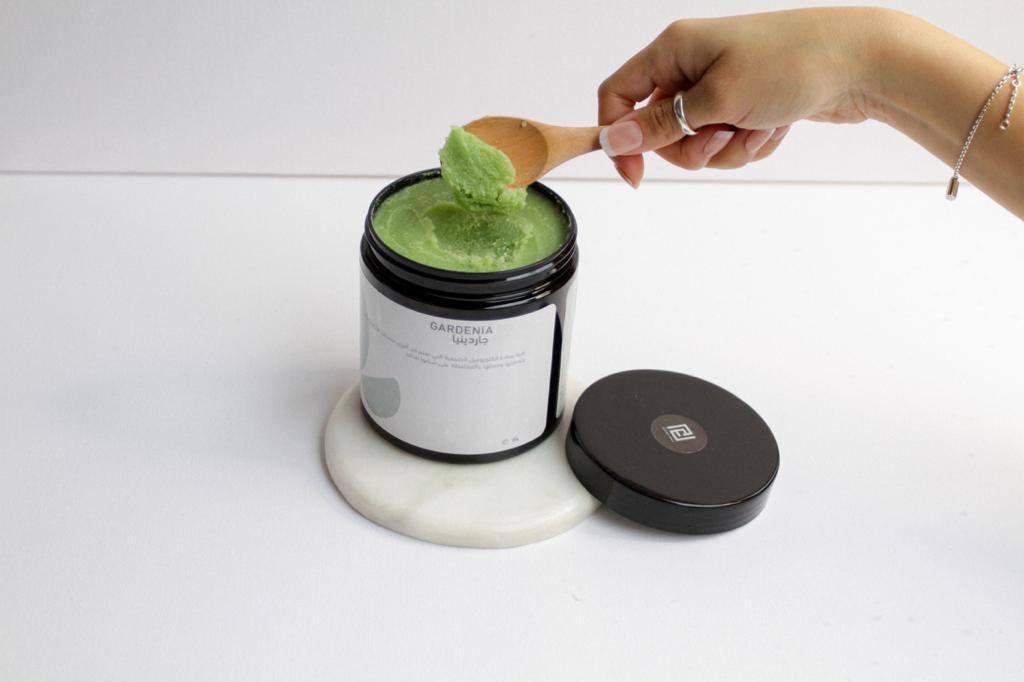 مقشر زهرة الجاردينيا