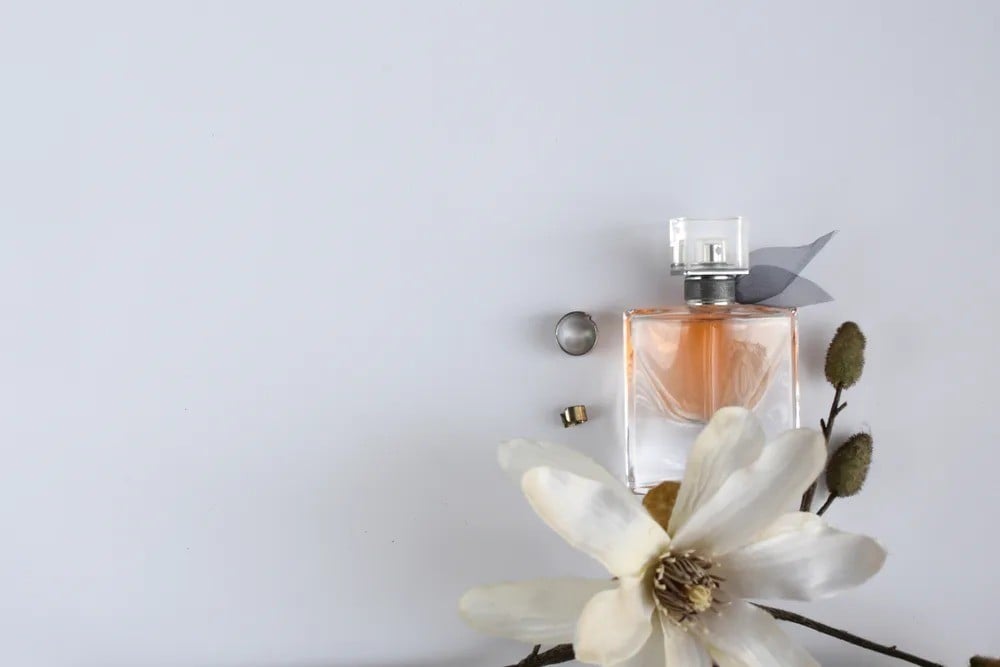 افضل عطر للجنسين: استكشاف ما بين الأناقة والجاذبية