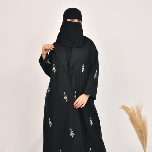 عباية غين - الأناقة الرسمية بلمسات شك أبيض لامع