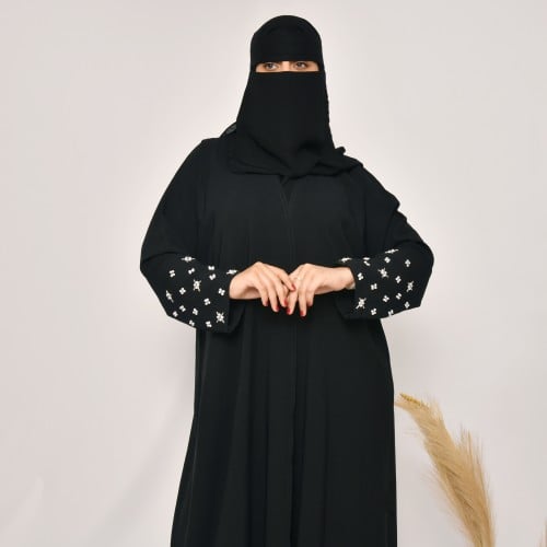 عباية ألفا كاف - سوداء بتفاصيل بيضاء على الأكمام