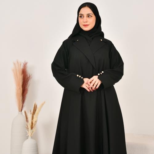 بليزر كلوش مزينة بأزرار ذهبية على الاكمام والياقة